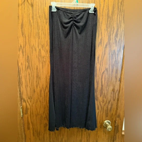 Elegant Black Maxi Skirt - Picture 1 of 6